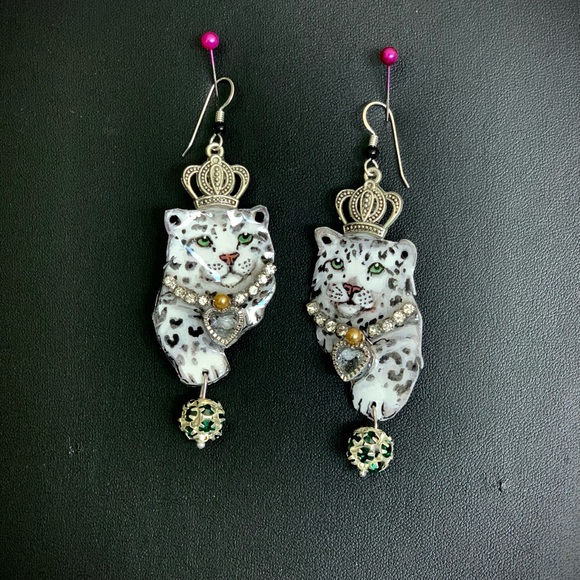 Handpainted “royal” snow leopard earrings big cat wildlife jewelry OOAK fancy - Picture 4 of 6